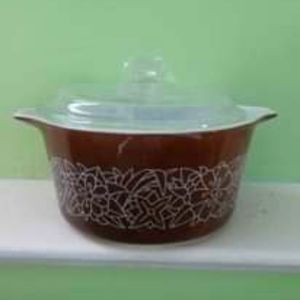 Vintage Woodland Brown Pyrex Quart with lid